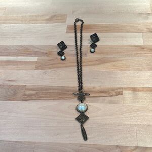 Elegant Pearl and bronze colored Earrings Necklace Set